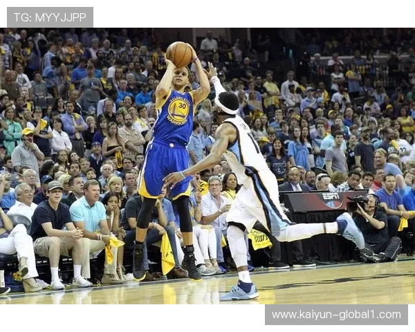 勇士绝杀灰熊诠释三分哲学 单场55次外线出手逆转17分劣势